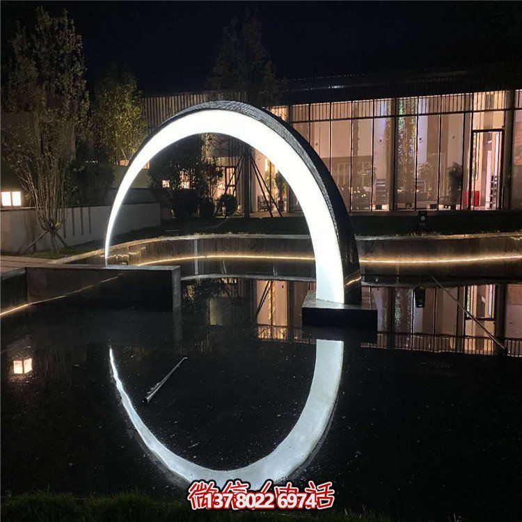 不銹鋼發(fā)光圓環(huán)雕塑，點亮戶外園林景觀