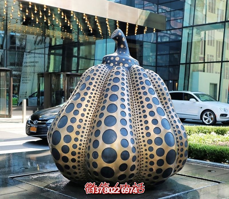 不銹鋼創(chuàng)意黑點(diǎn)南瓜雕塑--一款獨(dú)特的廣場(chǎng)裝飾品