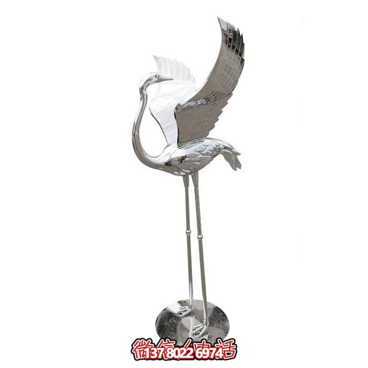 鏡面不銹鋼仙鶴雕塑，質(zhì)樸自然，展翅回頭