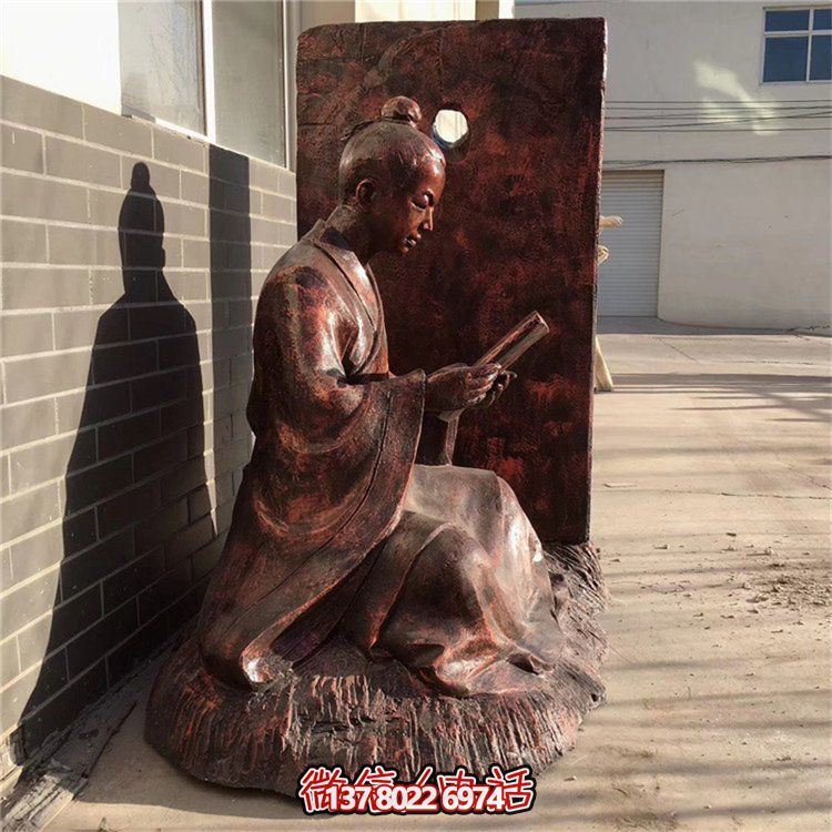 創意銅雕鑿人物看書借光雕塑，點亮景區美好氛圍