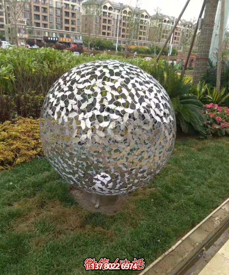 花園廣場(chǎng)銀杏樹葉不銹鋼鏤空球雕塑