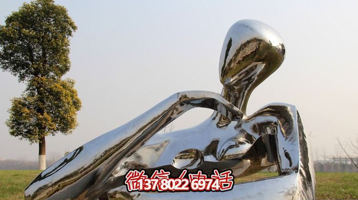 廣場(chǎng)不銹鋼手托下巴的抽象女孩雕塑